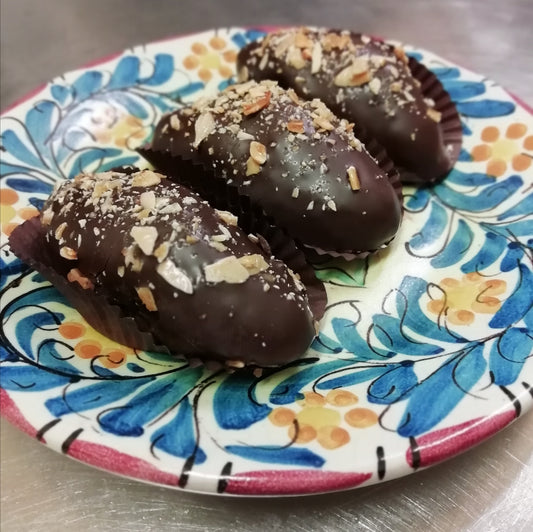 Cucchitella_al_cioccolato_fondente_Cucchiteddi_siciliani_Dolce_tipico_di_Sciacca(AG)_Specialità_siciliana_Bar_Nuovo_Fiore_di_Sciacca_Pasticceria_siciliana_Cucchitellasciaccashop.com