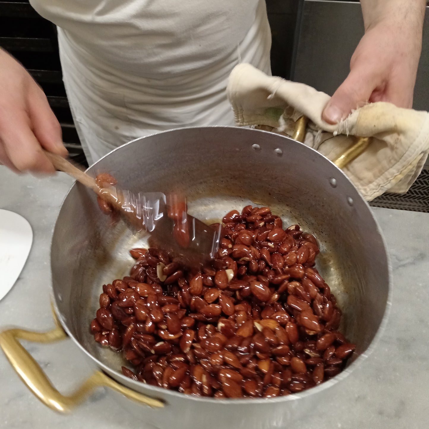 CUBBAITA O TORRONE DI MANDORLE