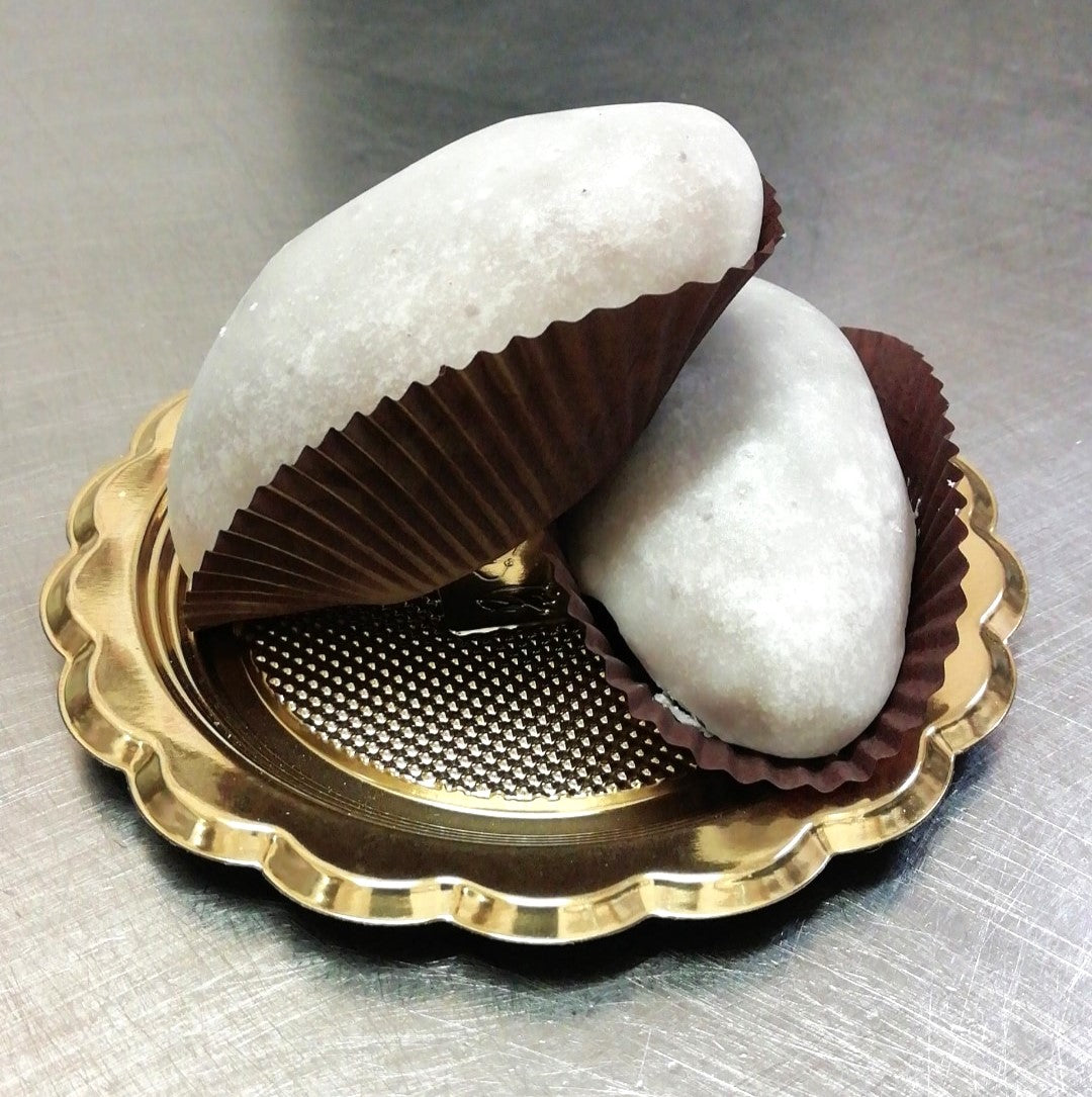 cucchitella_di_sciacca_classica_cucchitella_con_glassa_specialita_siciliana_Dolce_tipico_di_sciacca_sicilia_BarNuovoFiore_pasticceria_cucchitellasciaccashop.com
