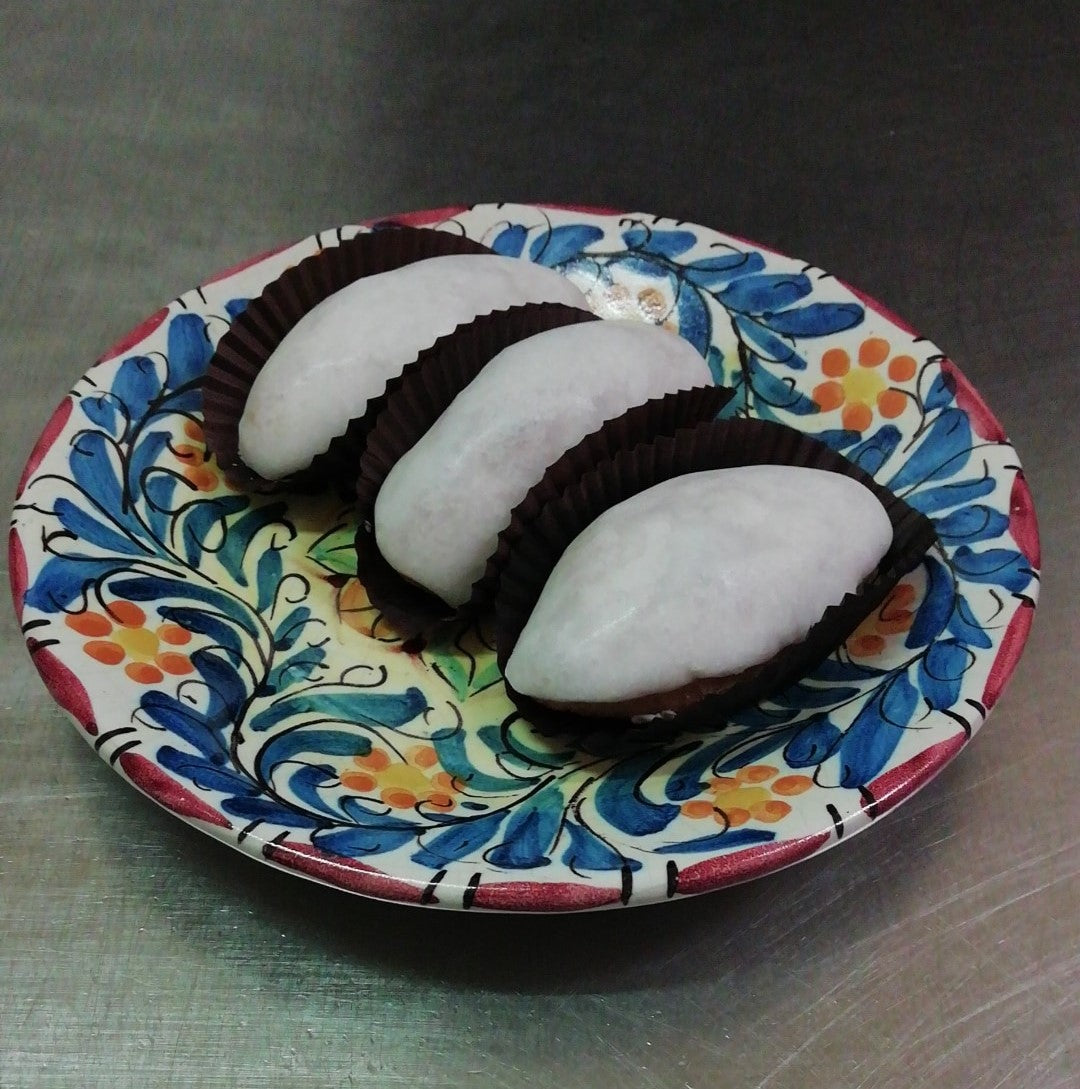 cucchitella_di_sciacca_classica_cucchitella_con_glassa_specialita_siciliana_zuccata_Dolce_tipico_di_sciacca_BarNuovoFiore_pasticceria_cucchitellasciaccashop.com